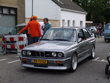 BMW M3 thế hệ đầu tiên ra mắt năm 1986