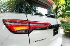 Đèn hậu LED trên Toyota Fortuner 2022 sắc sảo, cuốn hút hơn