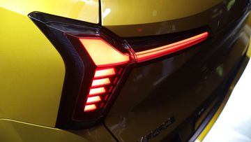Mitsubishi Xforce 2024 cũng trang bị cụm đèn hậu LED cá tính với tạo hình T-Shaped tương tự đèn pha phía trước