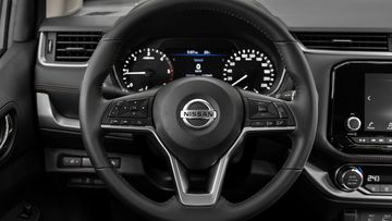 Vô lăng Nissan Navara 2024 duy trì thiết kế thanh mảnh với kết cấu 3 chấu