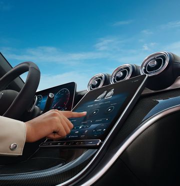 
Mercedes C-Class 2023 trang bị màn hình giải trí 11.9 inch tích hợp MBUX thế hệ mới
