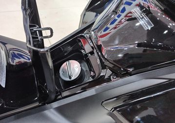 Bình xăng trên Honda Air Blade 2023 vẫn được bố trí tại sườn xe