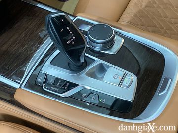 Danh gia so bo xe BMW 740Li LCI 2020