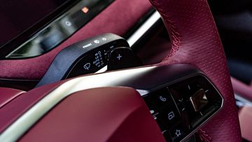 MG7 2024 trang bị tiêu chuẩn lẫy chuyển số sau vô lăng đem lại cảm giác vận hành vô cùng phấn khích