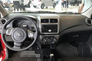 Trang bị nội thất ở mức cơ bản trên Toyota Wigo