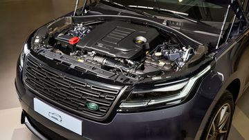 Range Rover Velar 2025 tiếp tục cung cấp tùy chọn vận hành linh hoạt lên đến 3 cấu hình động cơ