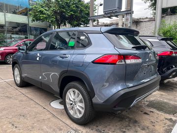 Lazang 17 inch sơn bạc trên phiên bản tiêu chuẩn