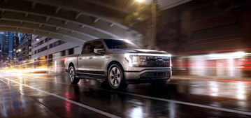 Ford Motor vừa ra mắt mẫu bán tải F150 Lightning chạy điện hoàn toàn, thông minh và hiện đại nhất mà Ford từng chế tạo