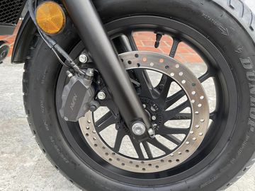 Honda Rebel 500 2023 tích hợp hệ thống chống bó cứng phanh AB