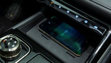 Ford Territory 2023 khá hiện đại với chức năng sạc không dây trên 2 phiên bản Titanium