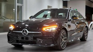Mercedes-Benz C300 AMG 2023 mang nhiều nét tương đồng với đàn anh S-Class