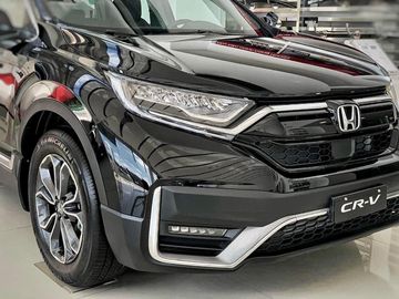 Nối liền với lưới tản nhiệt là cụm đèn trước có thiết kế nhấn sâu cùng đồ hoạ sắc sảo