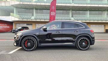 Thân xe Mercedes-AMG GLA 45 S 4MATIC+ có phần đơn giản
