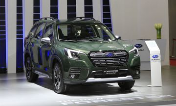 Subaru Forester 2023 tại Việt Nam là mô hình nâng cấp giữa vòng đời thuộc thế hệ thứ 5, đã được giới thiệu trong khuôn khổ Triển Lãm Ô Tô Việt Nam (VMS) 2022