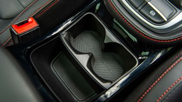 Hai hốc để đồ nho nhỏ tại đây cũng giúp tăng thêm sự tiện nghi cho khách hàng