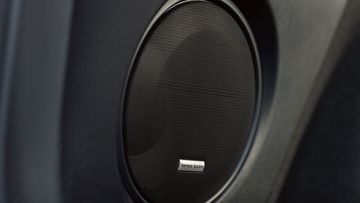 Hệ thống âm thanh với 12 loa Harman Kardon