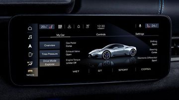 Màn hình trung tâm ngoài kích thước 10,3 inch