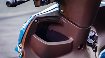 Ngay bên trái có thêm một hộc chứa đồ nhỏ tiện nghi cho người dùng