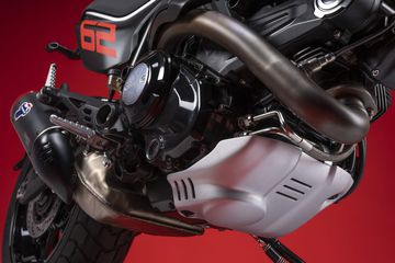 Tất cả các phiên bản này đều sử dụng động cơ Ducati Desmodue L-twin