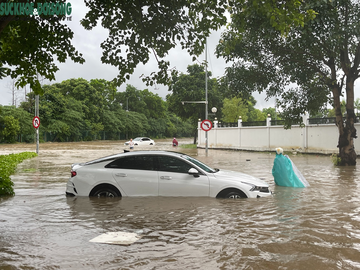 Chỉ nên di chuyển khi nhắm chừng mực nước không quá nửa bánh xe