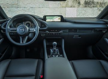 Khoang nội thất Mazda3 2021 hoàn toàn khác biệt so với phần còn lại của phân khúc