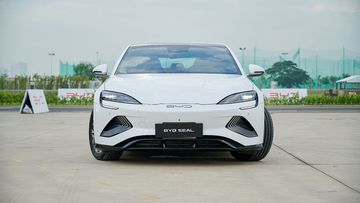 BYD Seal 2024 cũng sở hữu hệ truyền động 8 trong 1 đầu tiên trên thế giới được sản xuất hàng loạt