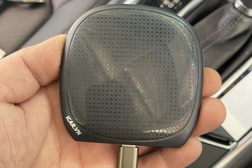 Android Auto Box ICAR Ellivew D4 có kích thước hết sức nhỏ gọn