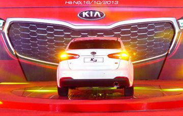 KIA K3 2013 với cụm đèn hậu được tái thiết kế
