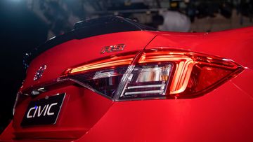 Đèn hậu LED vuốt hình chữ L nằm ngang sẽ là điểm nhận dạng của Honda Civic 2022