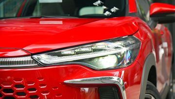 Đèn pha Toyota Corolla Cross 2024 lôi cuốn hơn với thiết kế Crystalized trẻ trung, năng động