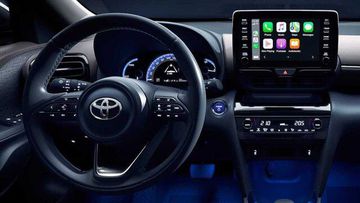 Thiết kế vô lăng và hộp số trên Toyota Yaris Cross 2022  đều được bê nguyên xi trên mẫu hatchback Yaris