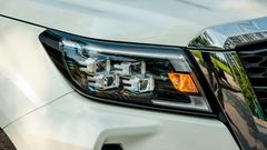Hệ thống đèn pha Quad-LED hiện đại trên Nissan Navara 2021