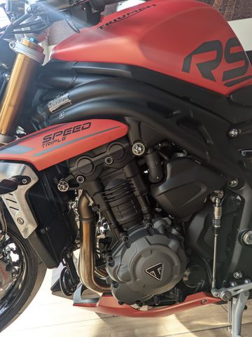 Triumph Speed Triple 1200 RS 2023 sở hữu khối động cơ 3 xy-lanh Triple 1160cc