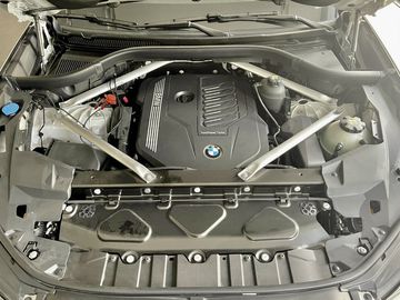 BMW X5 2024 xLine được trang bị khối động cơ xăng “tốt nhất thế giới” B58 TwinPower Turbo, I6 dung tích 3.0L