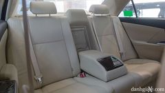 Không gian hành khách trên Toyota Camry 2.0E