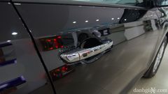 Tay nắm cửa mạ chrome tích hợp nút mở khóa thông minh