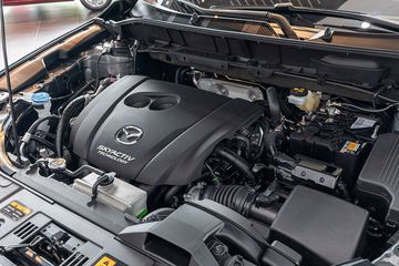 Mazda CX-8 2023 sử dụng động cơ xăng 2.5L hút khí tự nhiên và ứng dụng công nghệ phun xăng trực tiếp