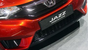 Lưới tản nhiệt ở phần đầu xe Honda Jazz 2020
