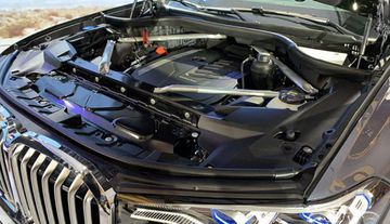 BMW X7 xDrive40i Pure Excellence 2023 có khả năng vận hành mạnh mẽ, linh hoạt và tiết kiệm nhiên liệu