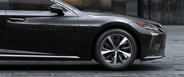 La-zăng hợp kim với các chấu xoáy đầy cuốn hút của Lexus LS 500 2024