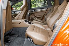Hàng ghế thứ hai Porsche Panamera 2023 cũng trang bị chỉnh điện và nhớ vị trí