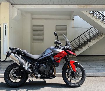Triumph Tiger 850 Sport 2023 được thiết kế bởi những đường nét sắc sảo và tinh tế đậm chất phiêu lưu