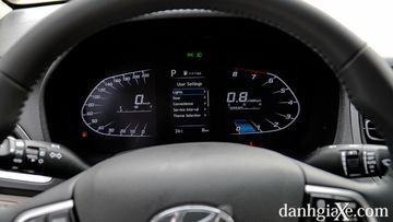 Cụm đồng hồ dạng kỹ thuật số là điểm nhấn của Hyundai Accent 2021