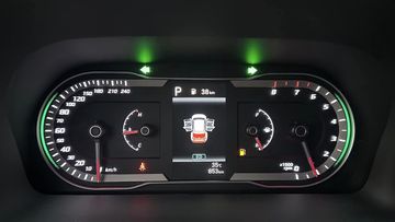 Hyundai Tucson 2024 bản xăng Tiêu chuẩn sử dụng cụm đồng hồ tốc độ dạng Analog đi kèm màn hình 4.2 inch
