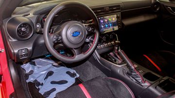Khoang lái của Subaru BRZ 2023 tập trung vào trải nghiệm của người dùng