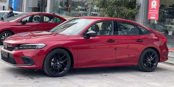 Màu đỏ (chỉ có trên bản RS)