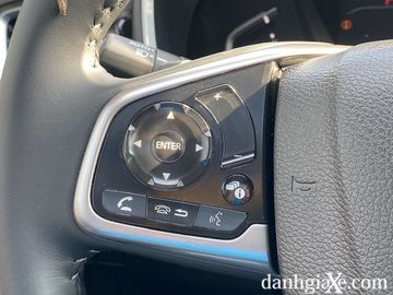 Vô lăng tích hợp các nút bấm điều khiển