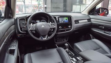 Nội thất bên trong Mitsubishi Outlander 2020