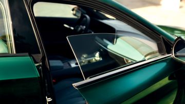 Cửa sổ MG7 2024 sử dụng cửa kính không viền 2 lớp giúp nhấn mạnh chất coupé