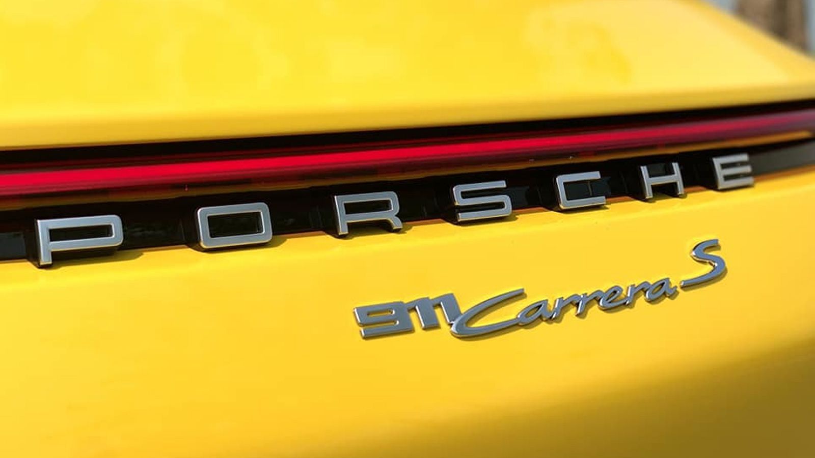 porsche-911-carrera-s-2025-gi-l-n-b-nh-v-km-t8-2025